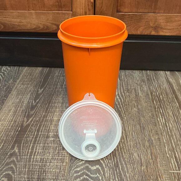 Tupperware Juice Container with Lid - Picture 4 of 12
